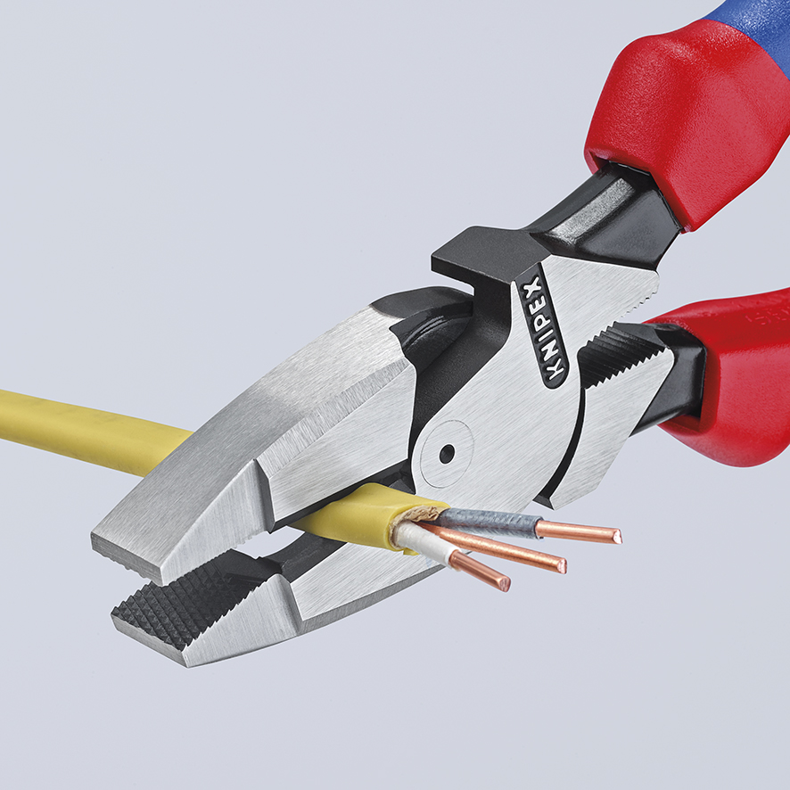 Плоскогубцы электромонтажные 240 мм фосфатированные 2-комп ручки Linemans KN-0902240