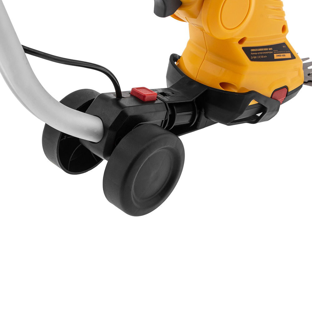 Ножницы-кусторез с телескопической штангой аккумуляторные G801E с акк. 7.2В Li-Ion 1.5 Ач Denzel (96815)