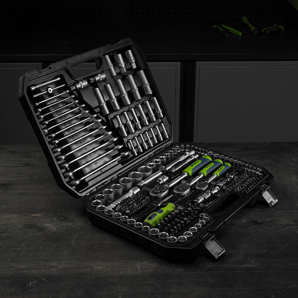 Набор инструментов, 1/2, 3/8, 1/4, пластиковый кейс 215 предм. Сибртех