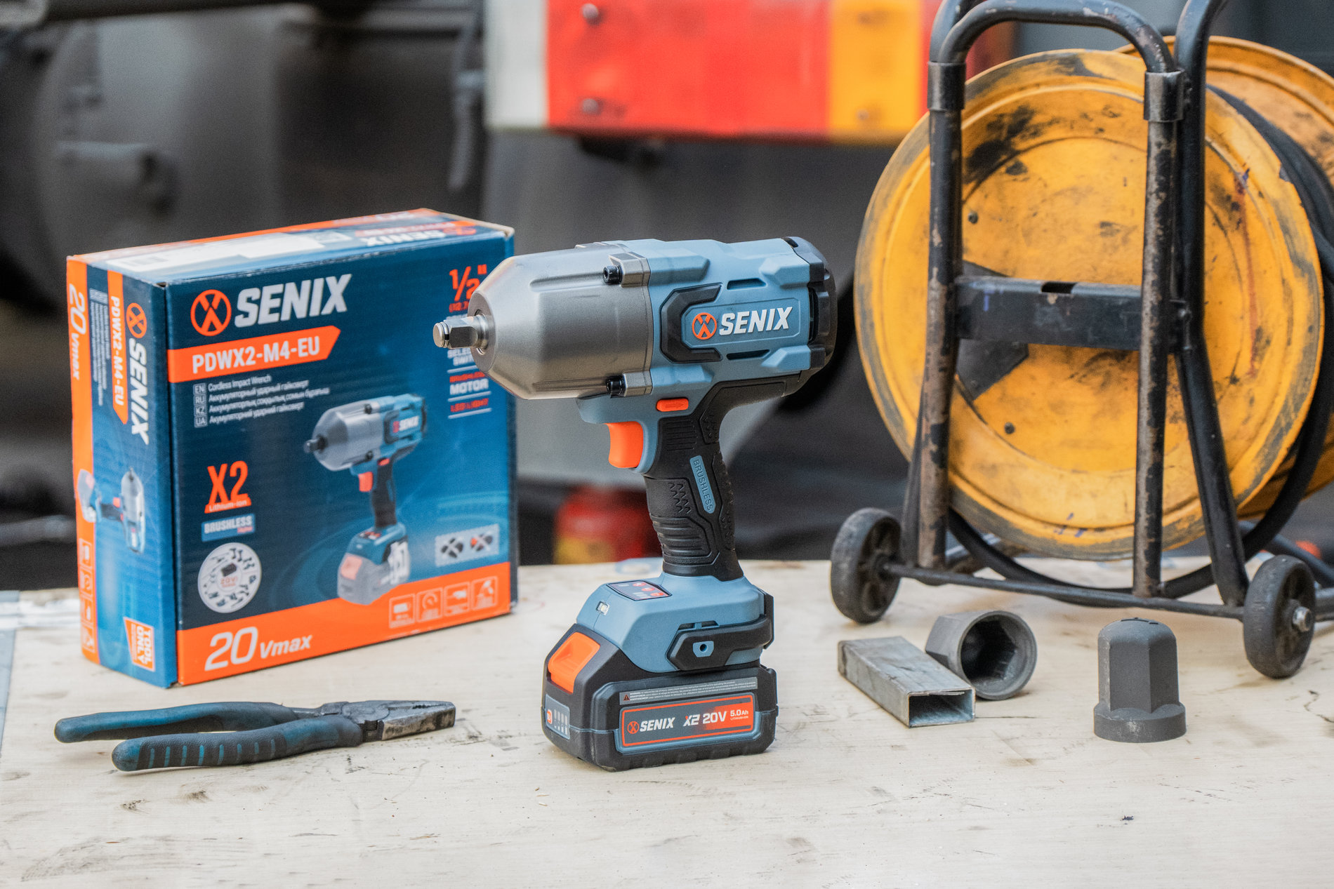 Импульсный гайковерт 1/2, 1350 Нм, без АКБ и ЗУ X2 20В