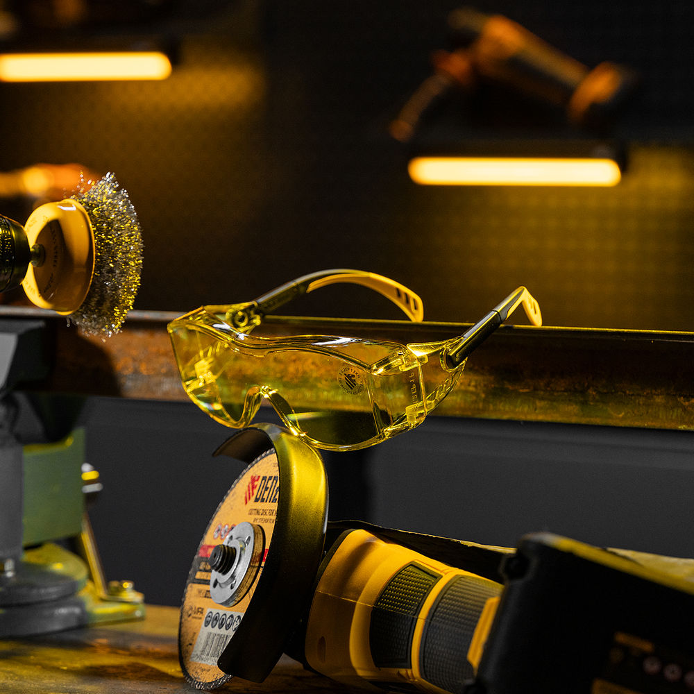 Очки защитные открытые, поликарбонатные, увеличенная желтая линза, регулируемые дужки Denzel (89202)