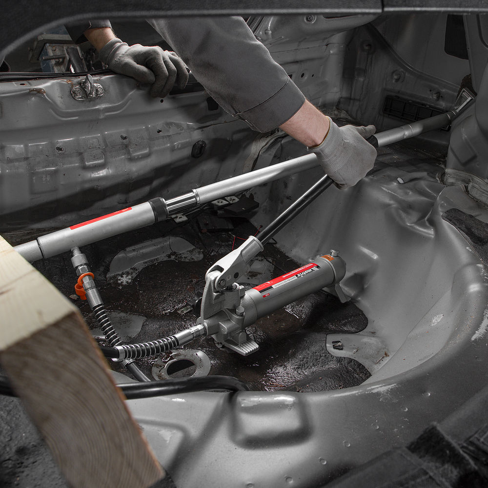 Растяжка гидравлическая, 4 т, набор из 17 предметов, 7 сменных насадок, в пластиковом кейсе Matrix (513345)