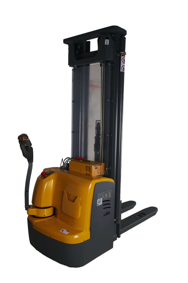 Штабелер самоходный 1,5 т 5,6 м XILIN CDDR15-III 24/200 В/Ач (сопровождаемый) (1010950)
