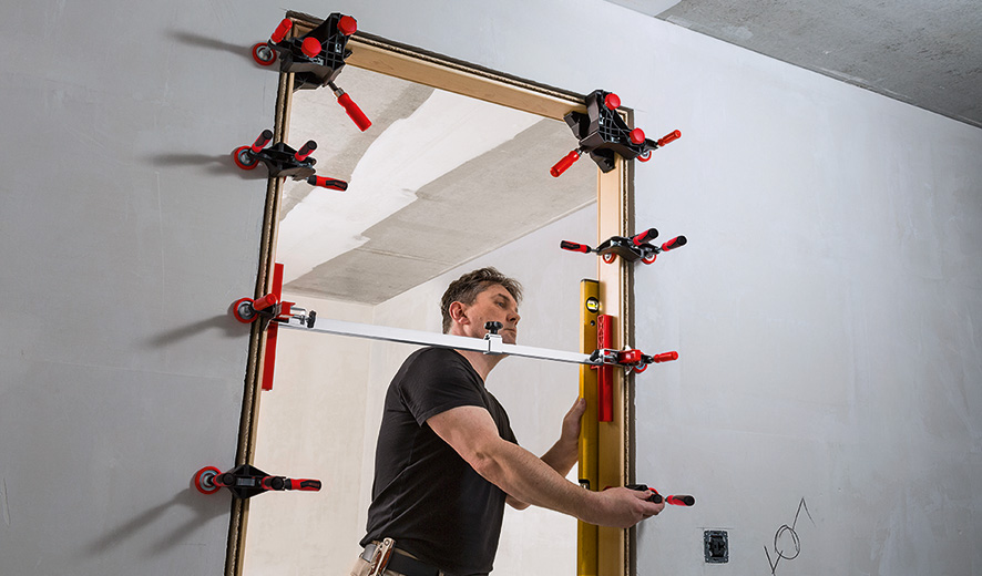 Распорка для дверных коробок 565-1010 мм для фиксации дверной коробки при заполнении швов монтажной пеной TU BE-TU