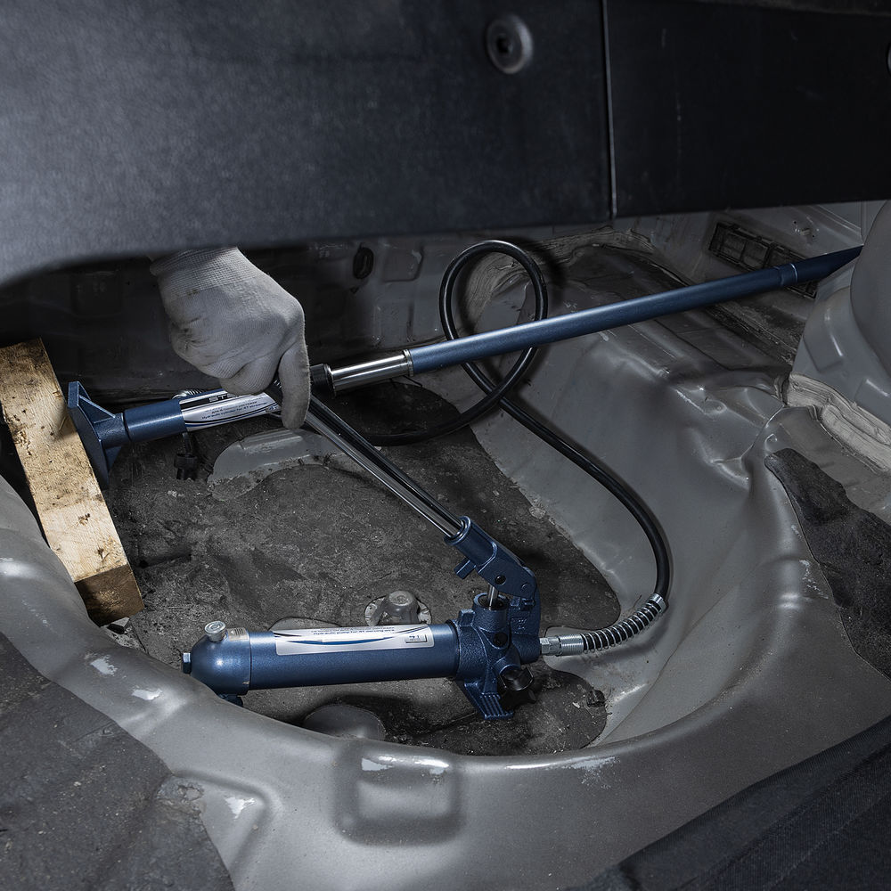 Растяжка гидравлическая, 4 т, набор из 17 предметов, 7 сменных насадок, в пластиковом кейсе Stels (51354)