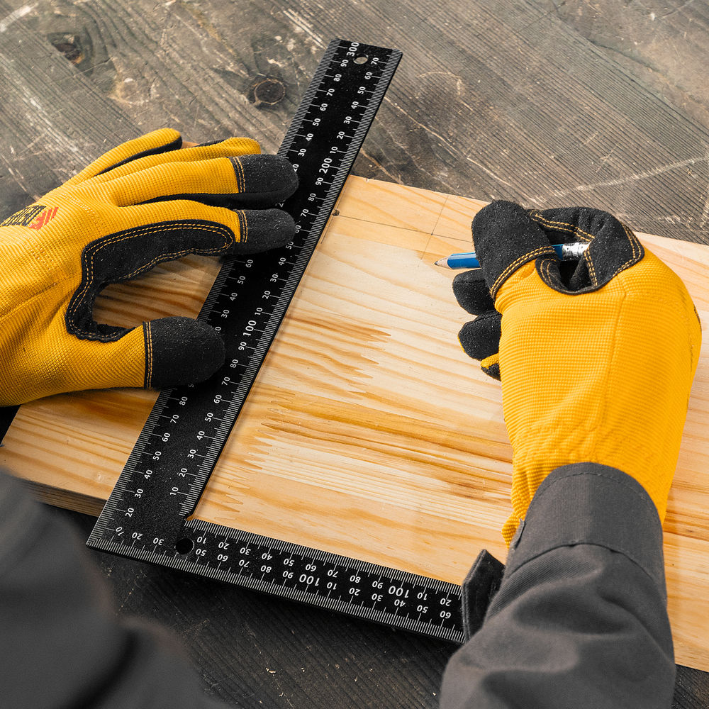 Угольник, 200 х 300 мм, алюминиевый, лазерная гравировка Denzel (32392)