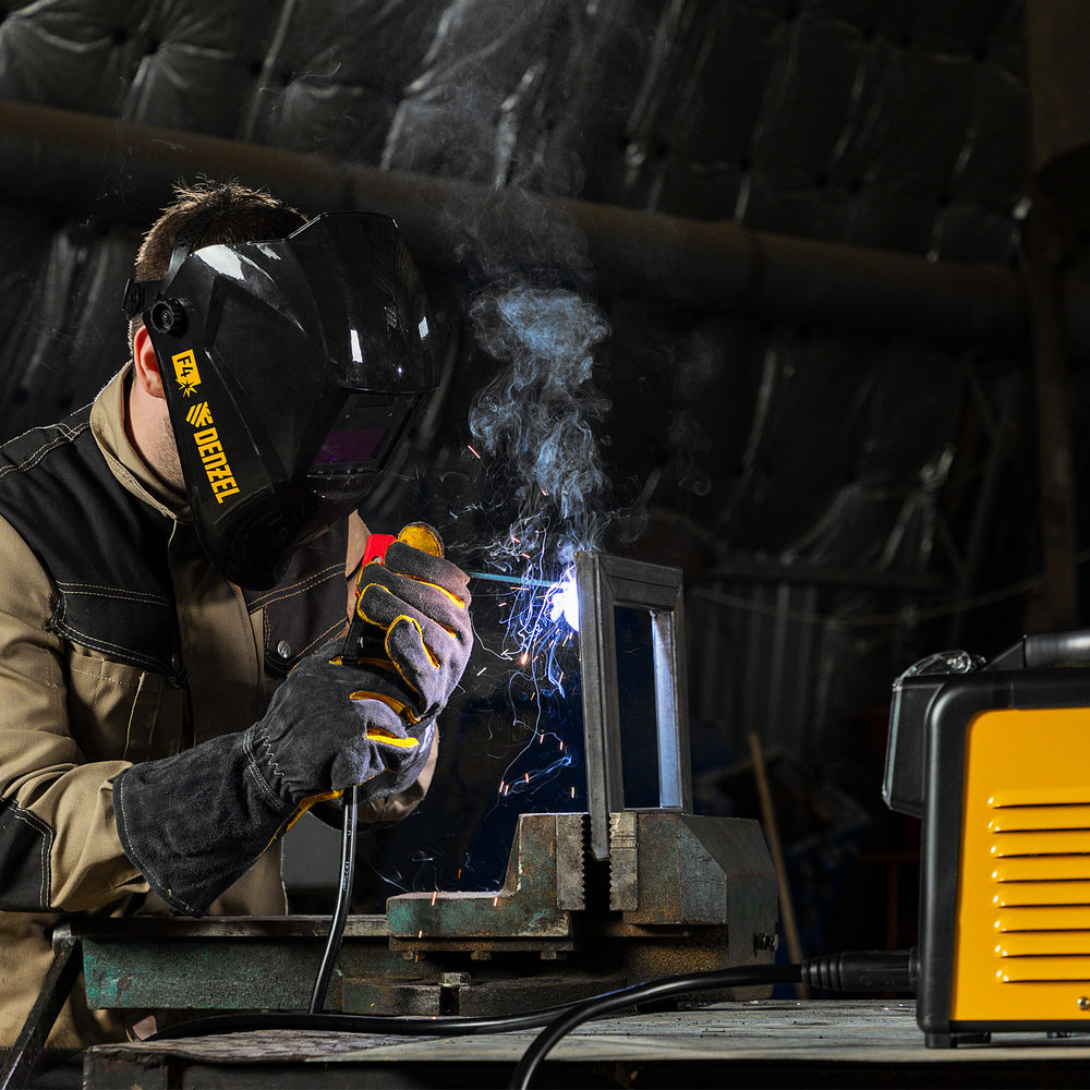 Аппарат инвертор. дуговой сварки SDM-220 Top, 220 А, ПВ 60% кейс Denzel (94358)