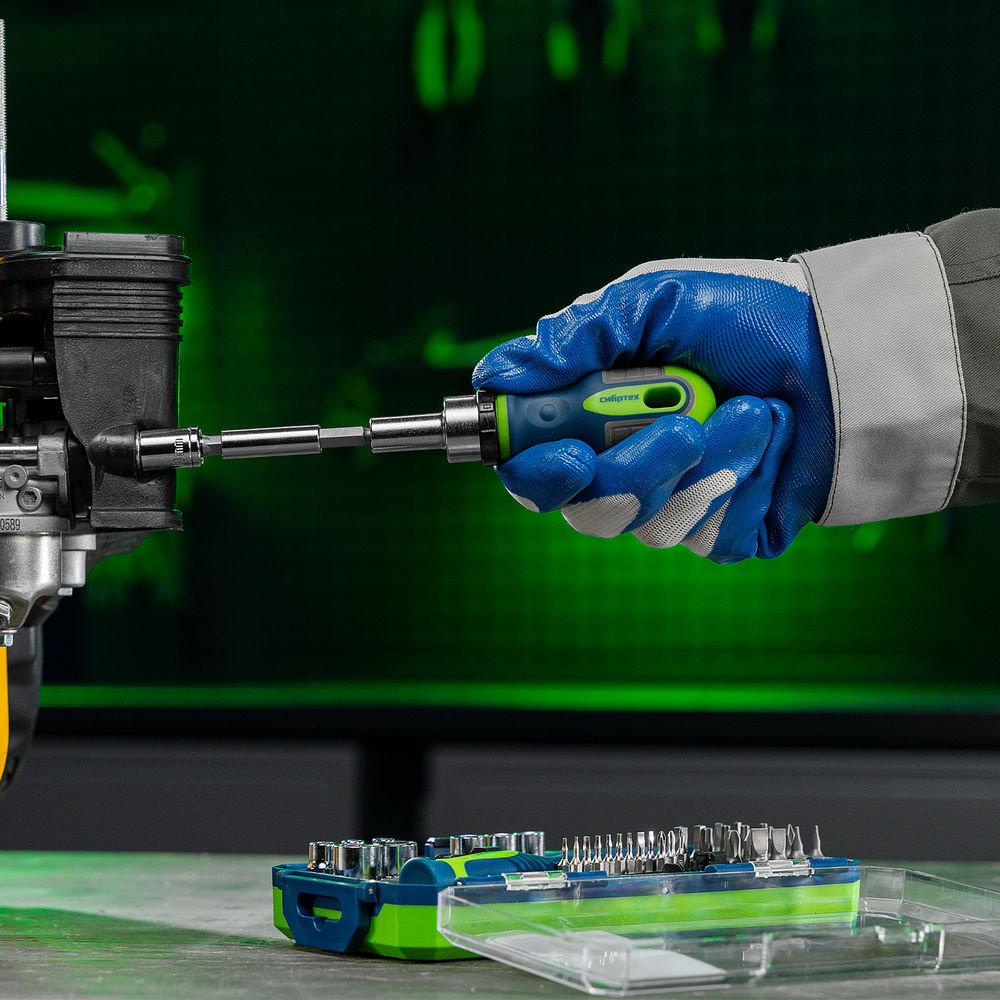 Отвертки реверсивные с набором бит и торцевыми головками, 41 шт, CrV Сибртех