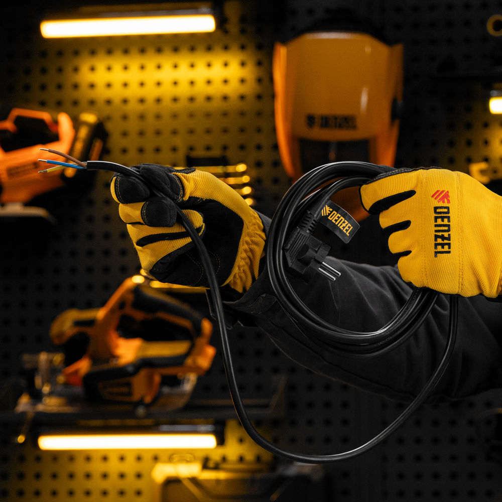 Шнур сетевой Energy Series, ПВС, 3 м, 3 x 1 мм, с неразборной вилкой, черный, Denzel (37667)