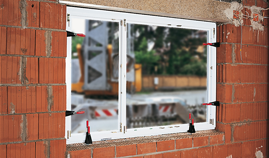 Струбцина для правки оконных рам, толщина рам 40-85 мм, регулировка по длине 30 мм FRK85 BE-FRK85