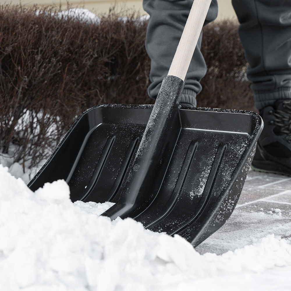 Лопата для уборки снега, полипропилен, 405х410х1470 мм, деревянный черенок (61688)