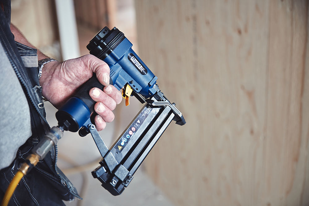 Пневматический нейлер-степлер 2-в-1 для скоб PBS151, тип 90 и гвоздей тип 300 RAPID 5000103