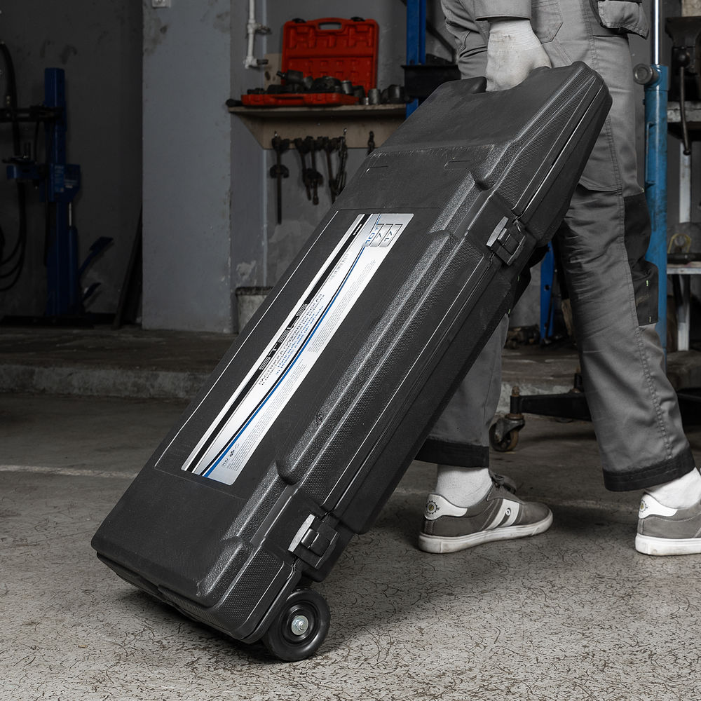 Растяжка гидравлическая, 10 т, набор из 17 предметов, 7 сменных насадок, в пластиковом кейсе на колесах Stels (51356)