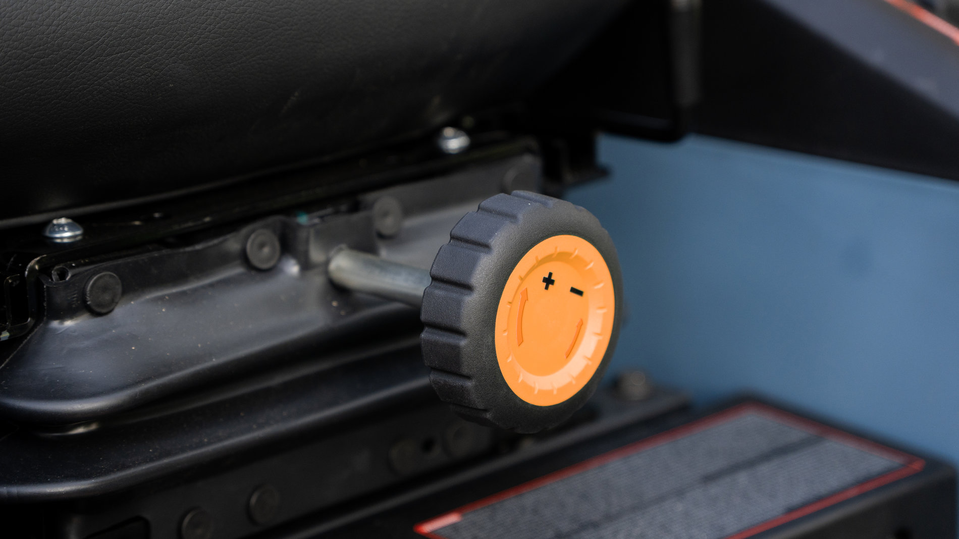 Райдер газонокосилка ZTR аккумуляторная ZTRX6-M-EU, 107см, с 4 АКБ 12Ач и зу 1600Вт, SENIX