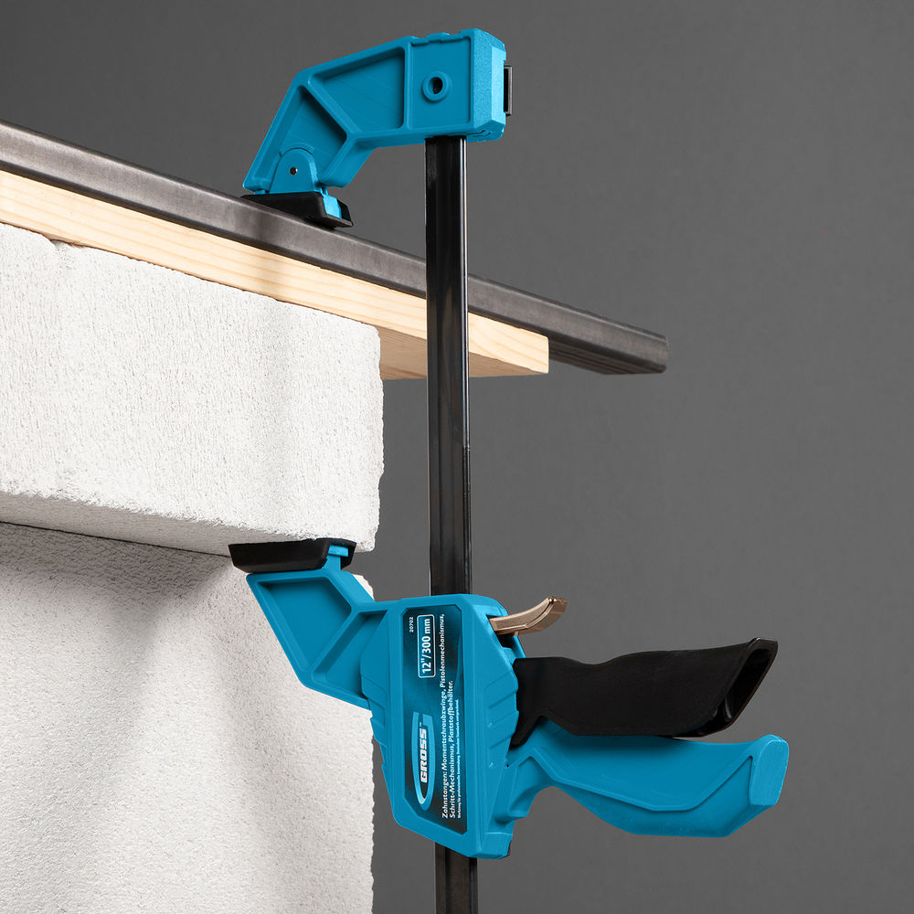 Струбцина реечная, быстрозажимная, пистолетного типа, пошаговый механизм, пластиковый корпус, 300 мм Gross (20702)