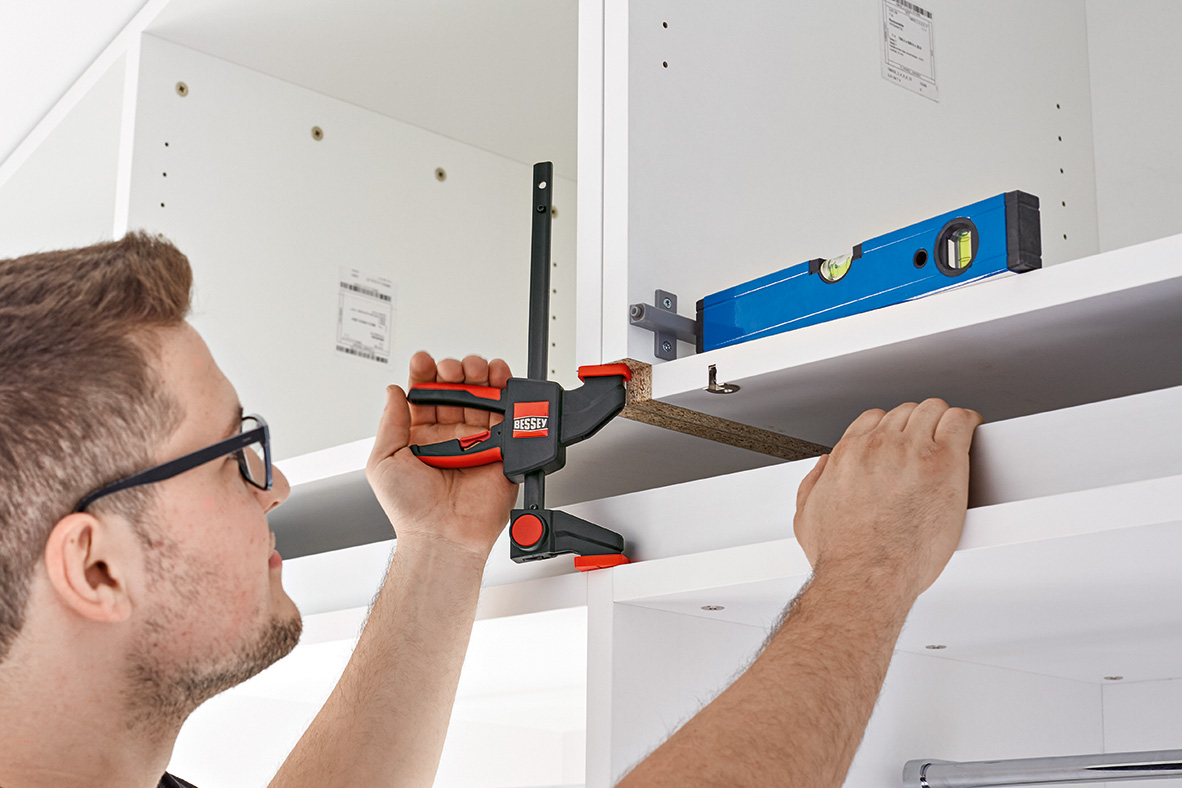 Струбцина пистолетного типа 300 мм x 60 мм, 0.75 кН, распор 125 - 420 мм EZM30-6 BE-EZM30-6