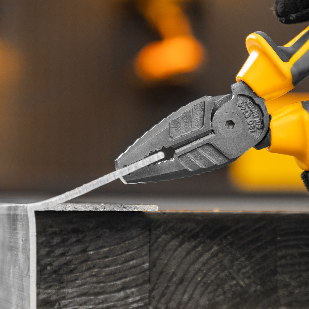 Плоскогубцы комбинированные 180 мм, трехкомпонентные рукоятки Denzel (17081)