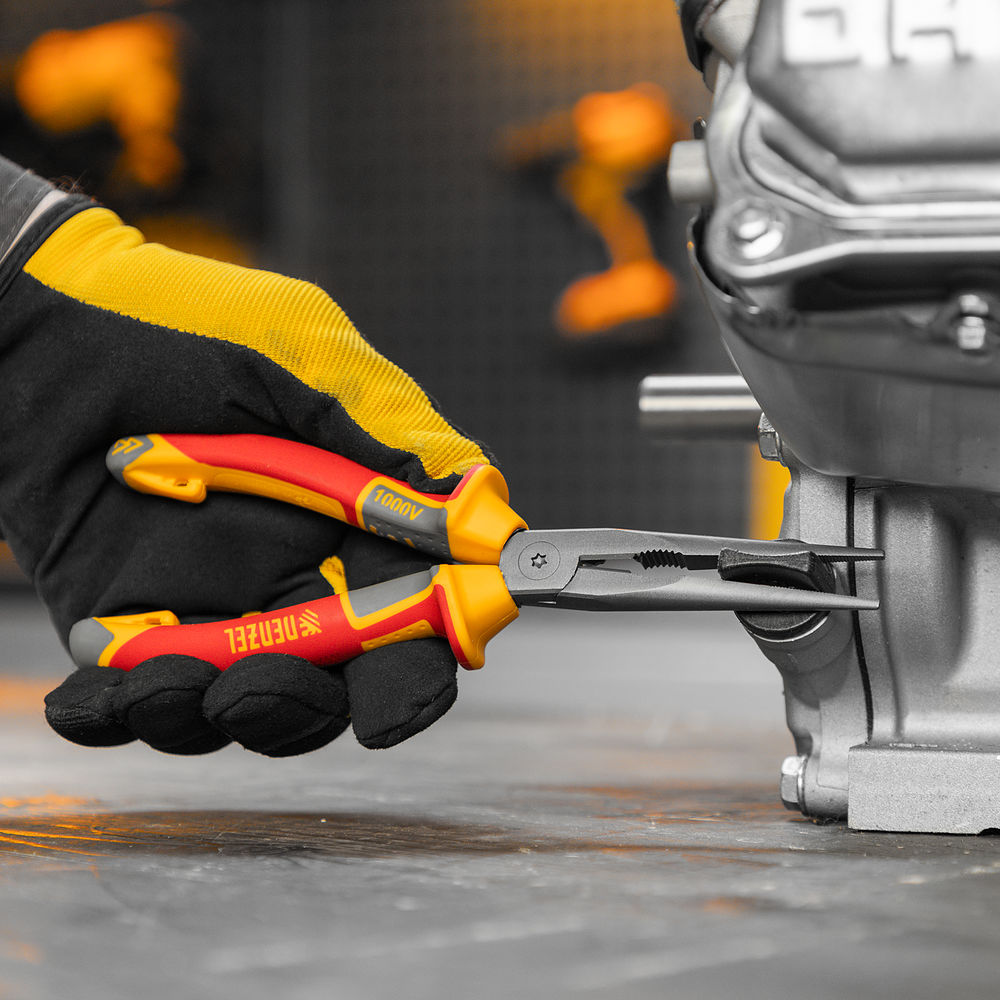 Длинногубцы прямые, диэлектрические рукоятки до 1000 В, трехкомпонентные рукоятки, 205мм Denzel (17305)