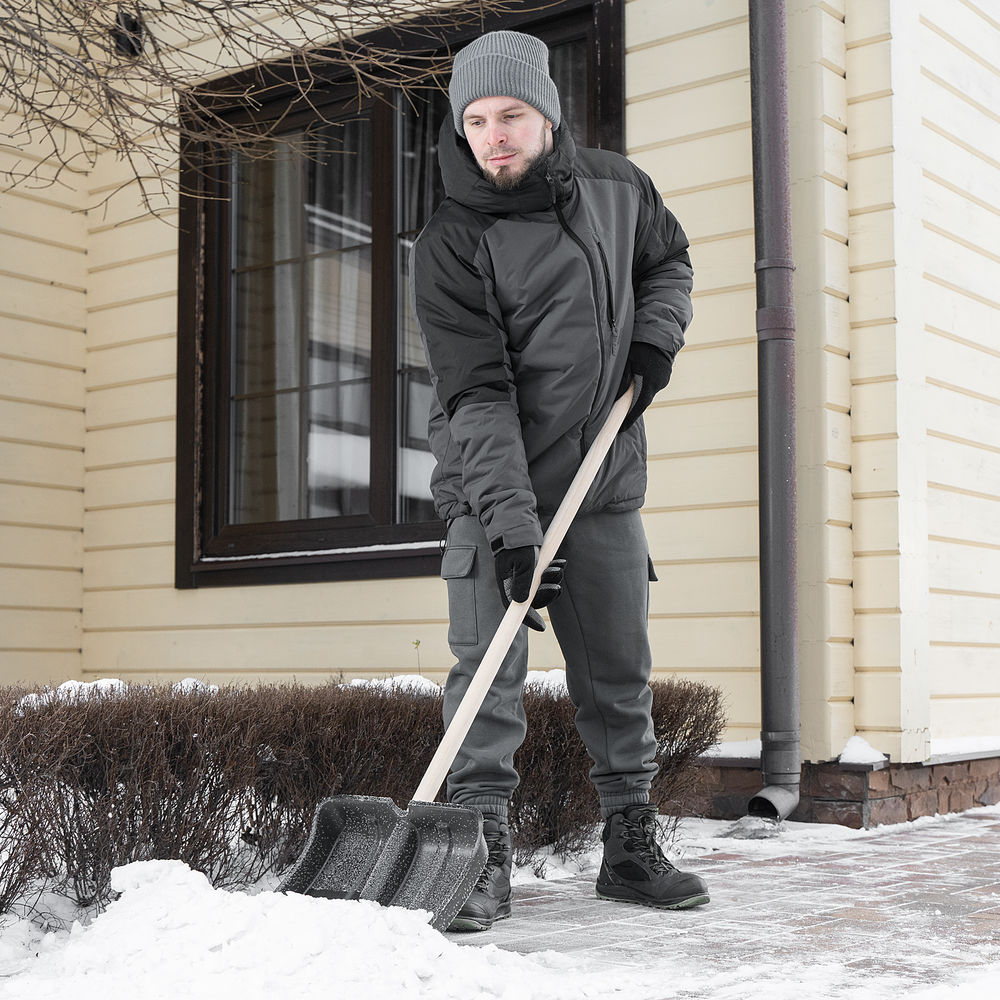 Лопата для уборки снега пластиковая, 380х385х1420 мм, оцинк. планка, деревянный черенок (6157453)