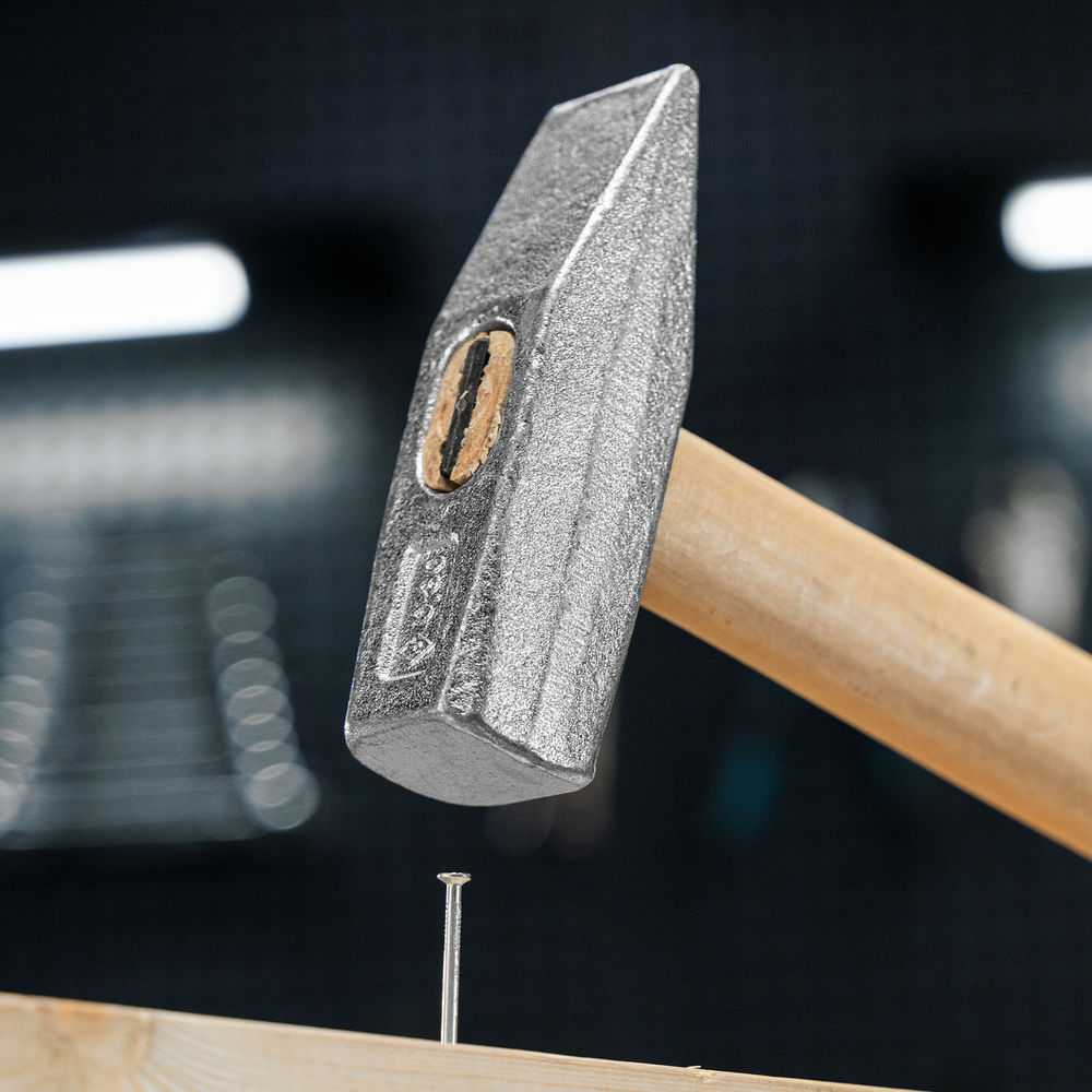 Молоток слесарный, 800 г, квадратный боек, деревянная рукоятка Россия