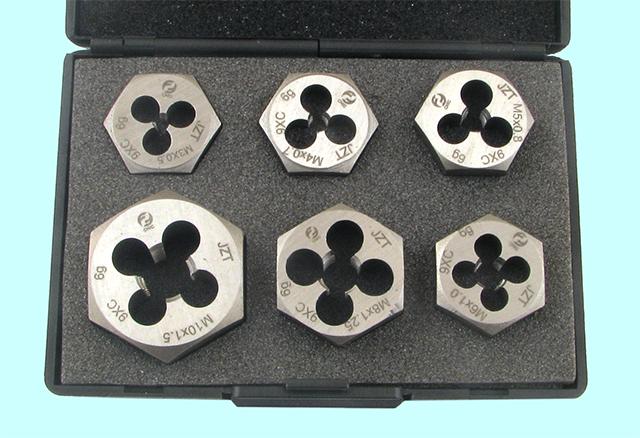 Набор плашек шестигранных из 6-ти штук М 3-М10 9ХС DIN382 в пласт. коробке CNIC