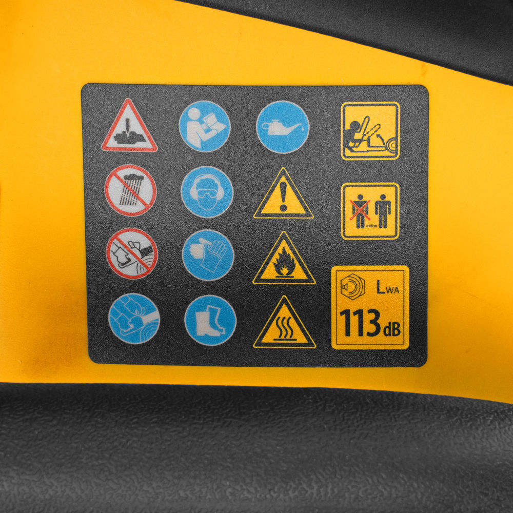 Пила цепная бензиновая DS-5218, шина 45 см, 52 см3, 3 л.с, шаг 0,325, паз 1,5 мм, 72 звена Denzel (95237)