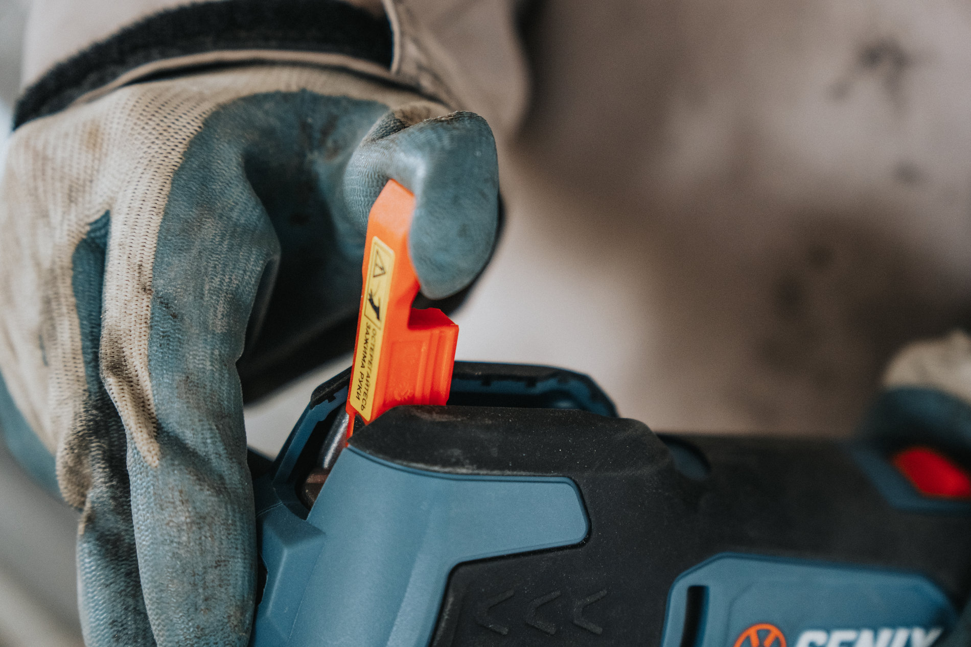 Реноватор (многофункциональный инструмент), с 1 АКБ, 1 ЗУ X2 20В