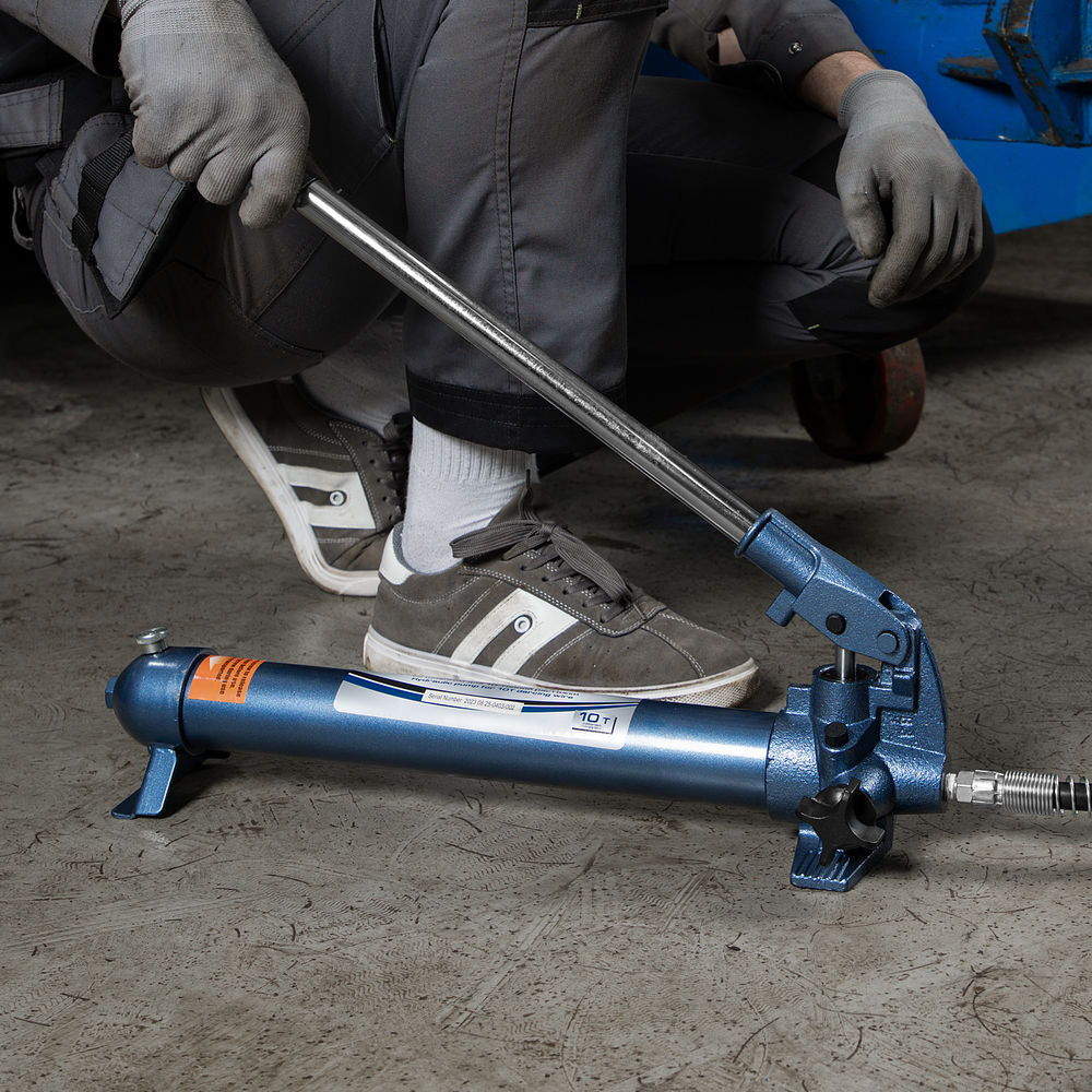 Растяжка гидравлическая, 10 т, набор из 17 предметов, 7 сменных насадок, в пластиковом кейсе Stels (51355)