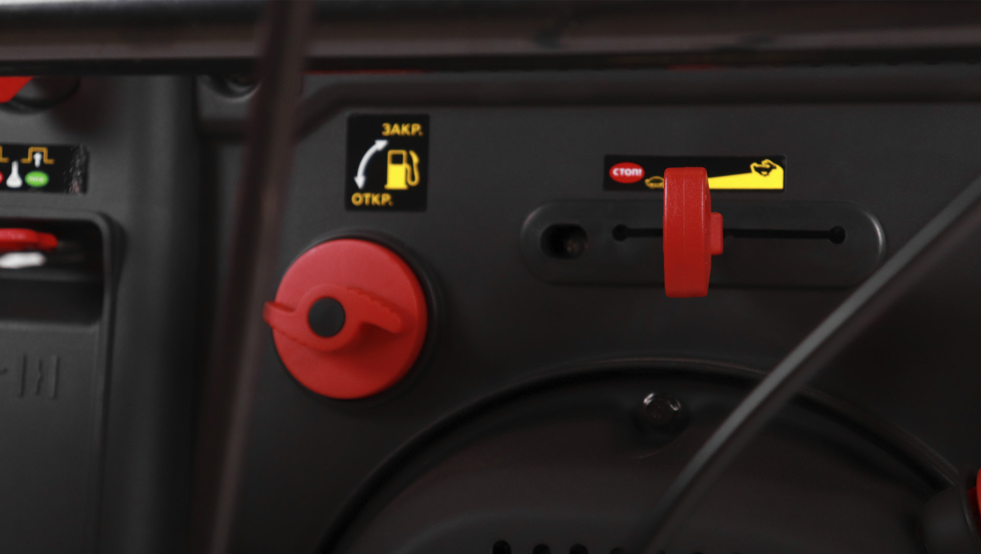 Снегоотбрасыватель CHAMPION ST1171E (12лс70см6F/2Rколеса5,5л123,5кг эл.старт,фара,обогрев,зимн.дв.) (ST1171E)