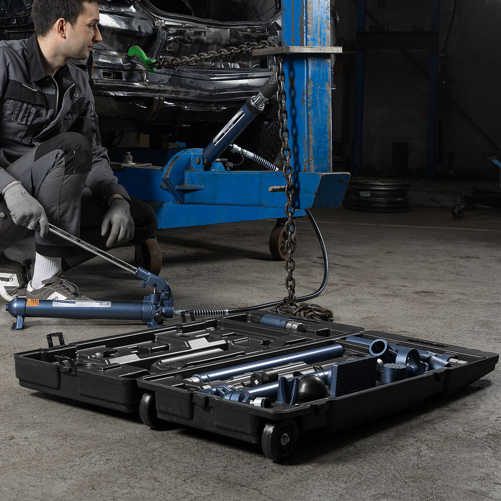 Растяжка гидравлическая, 10 т, набор из 17 предметов, 7 сменных насадок, в пластиковом кейсе на колесах Stels (51356)