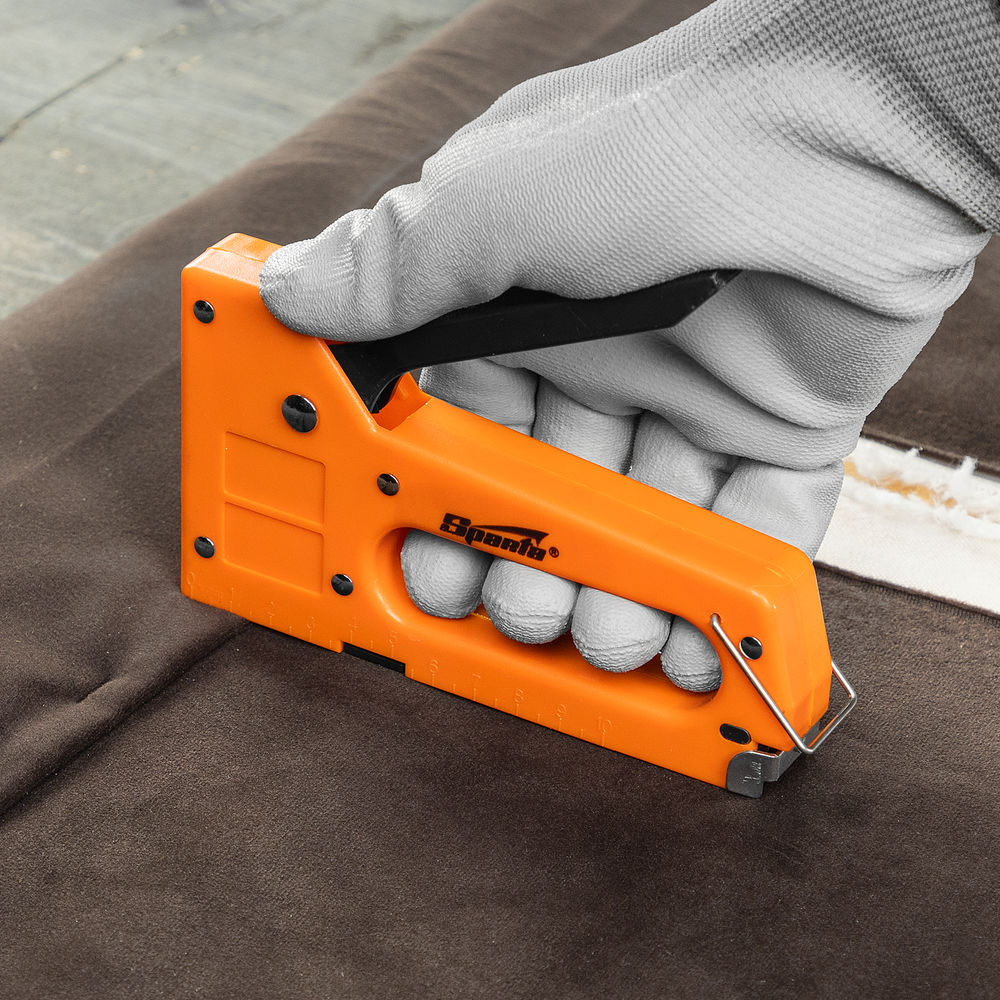 Степлер мебельный пластиковый, со скобами 100 шт, тип скобы 53, 4-8 мм Sparta (42001)