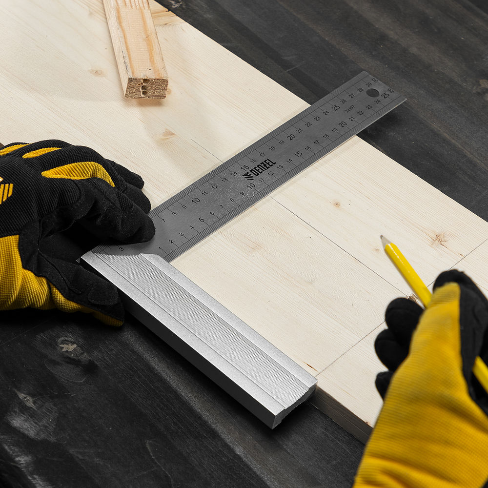 Угольник стальной 300 мм, нержавеющая сталь, градуировка, алюминиевое основание Denzel (32397)