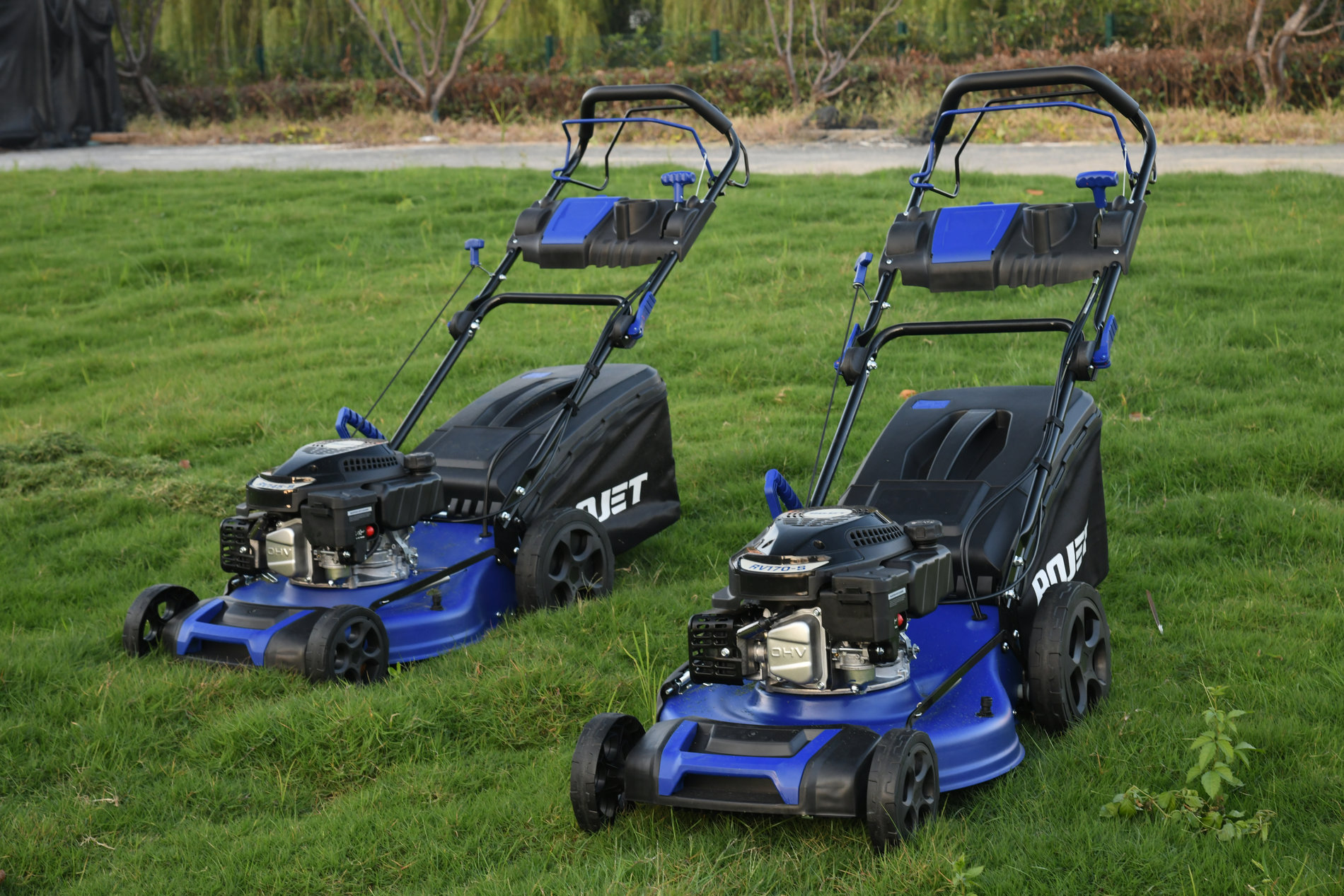 Газонокосилка бензиновая самоходная 2,5 кВт 149 см? 46 см