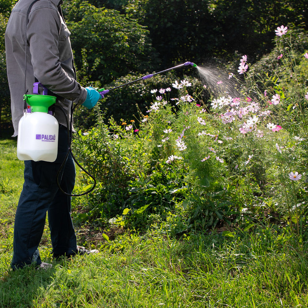 Опрыскиватель ручной с горловиной 3 л, с насосом, шлангом и разбрызгивателем Palisad (64743)