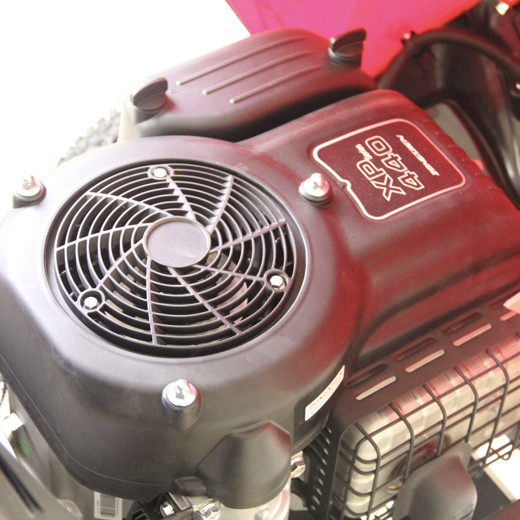 Косилка с сиденьем (садовый мини-трактор) EVOline TRG 84 CM