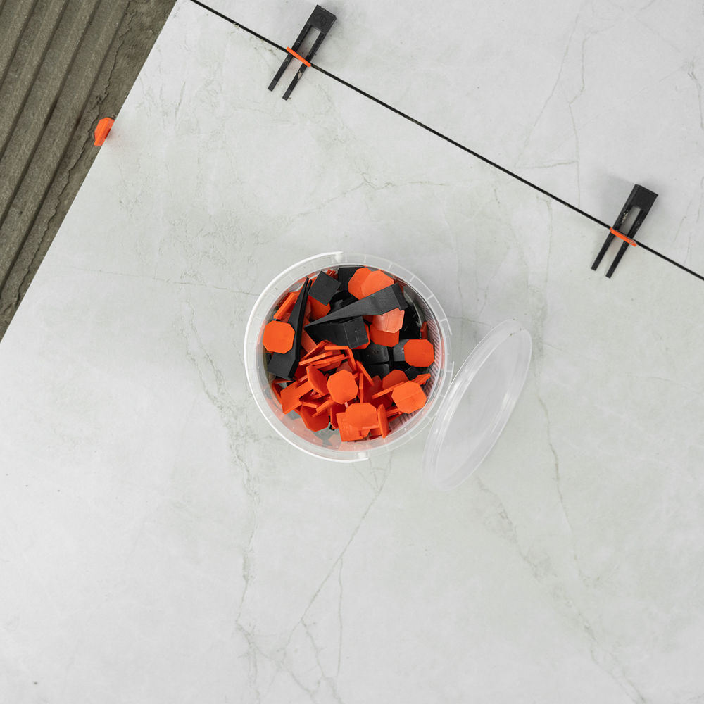 Система выравнивания плитки (СВП) комплект: зажимы, клинья (50/50 шт) упаковка ведро Сибртех (88070)