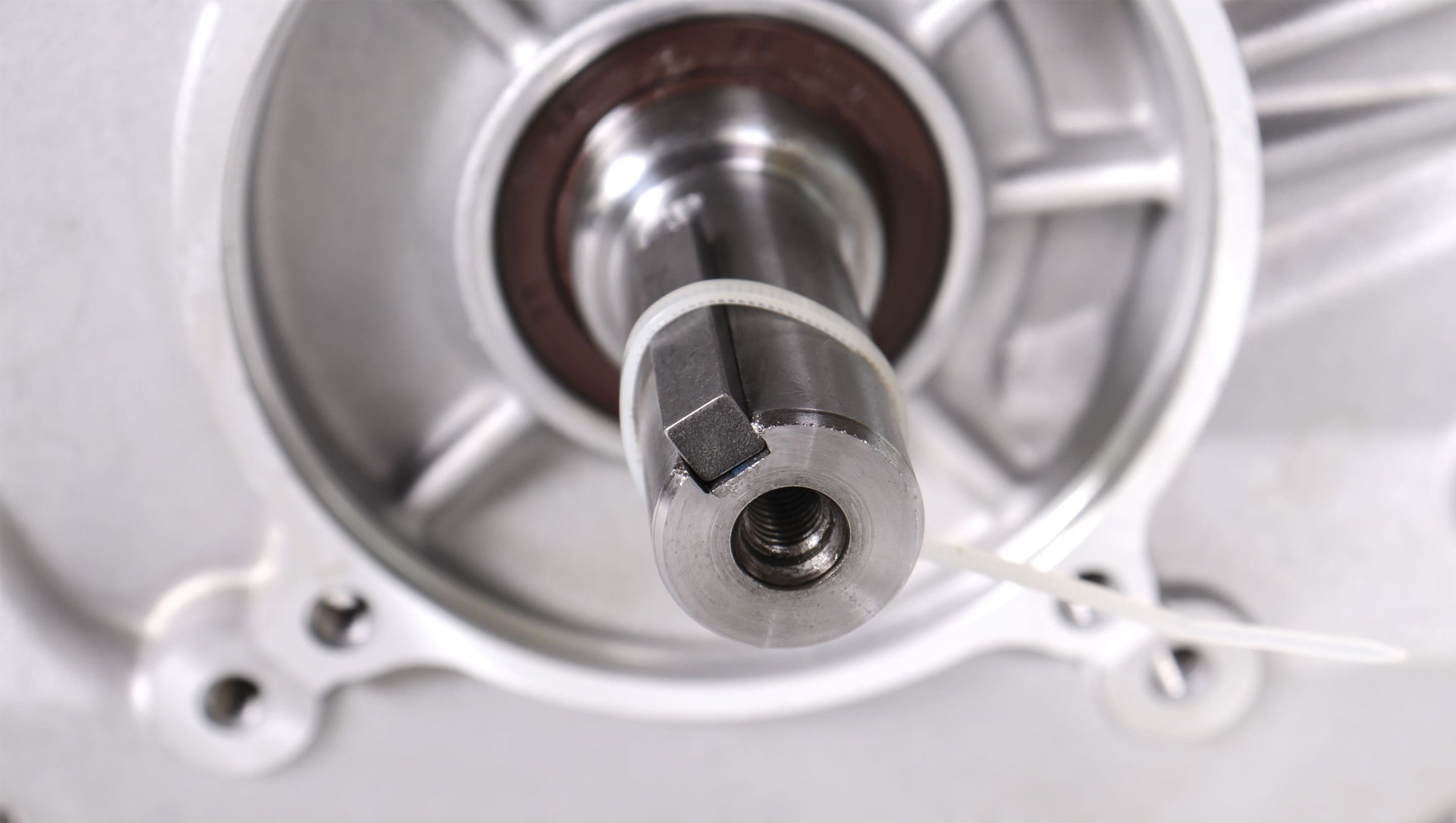 Двигатель 15лс/11кВт 420см? 25мм 31кг шпонка выход 12В/60Вт CHAMPION G420HKDC