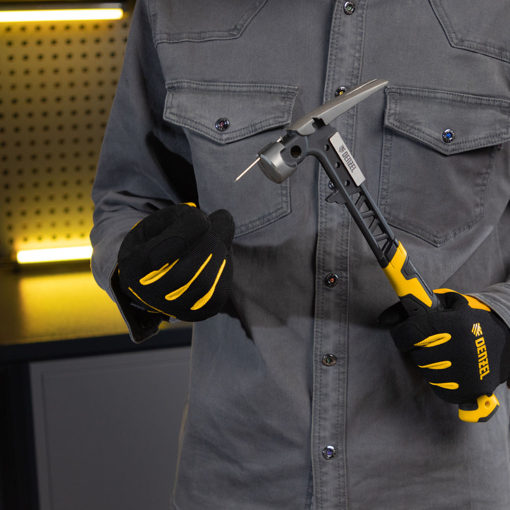 Молоток строительный 450 г, цельнокованый,боек с магнитом, двухкомп. обрезин. рук-ка Denzel (10468)