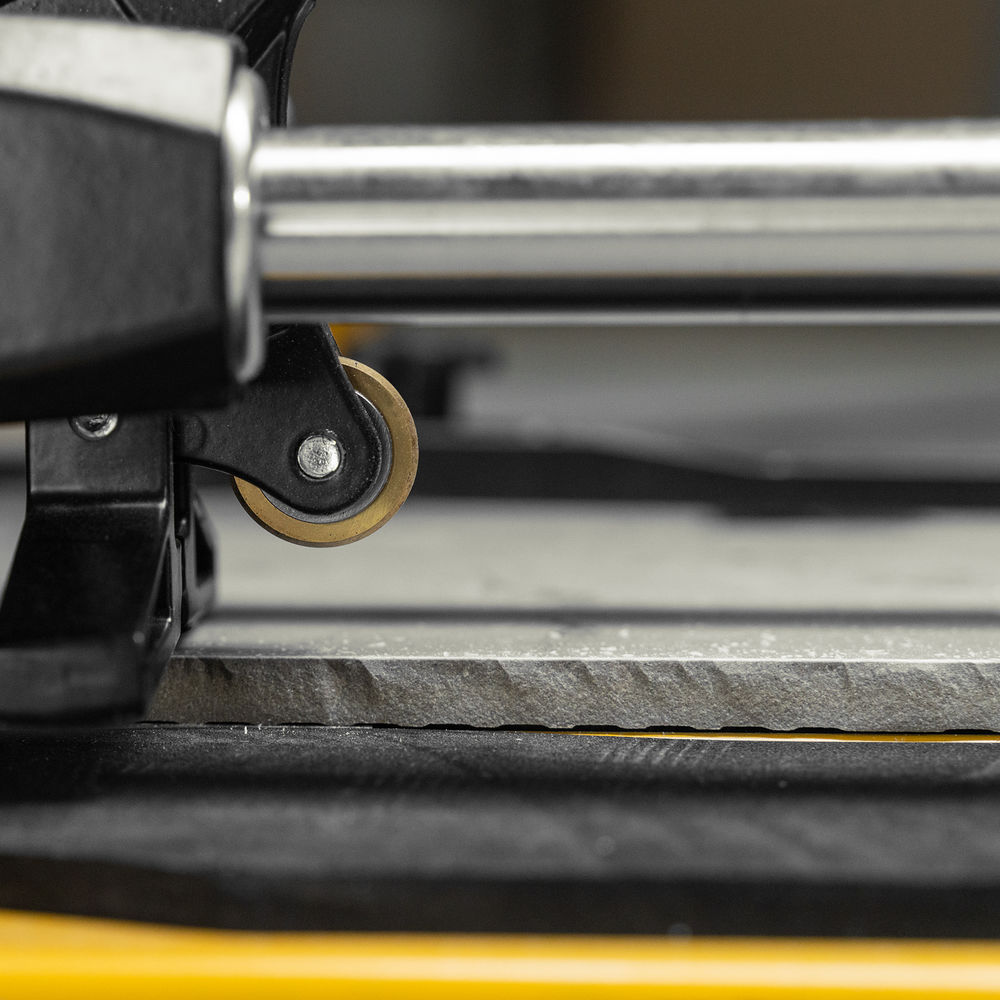 Плиткорез 800х14мм, цельнометал. напр., каретка на подш., стальная станина, рукоятка-пенал Denzel (877010)