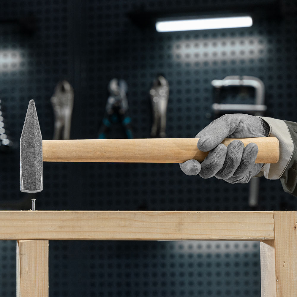 Молоток слесарный, 600 г, квадратный боек, деревянная рукоятка Россия