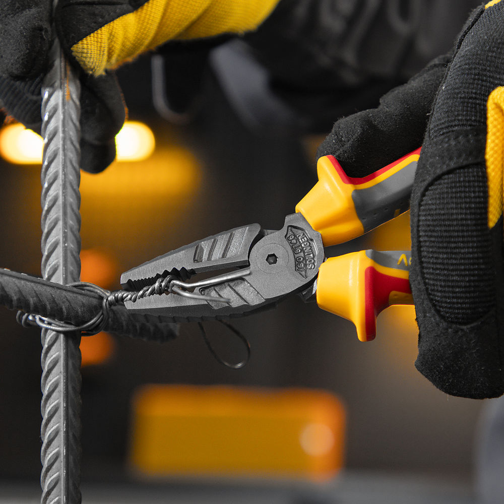 Плоскогубцы комбинированные, диэлектрические трехкомпонентные рукоятки до 1000 В, 165 мм Denzel (17085)