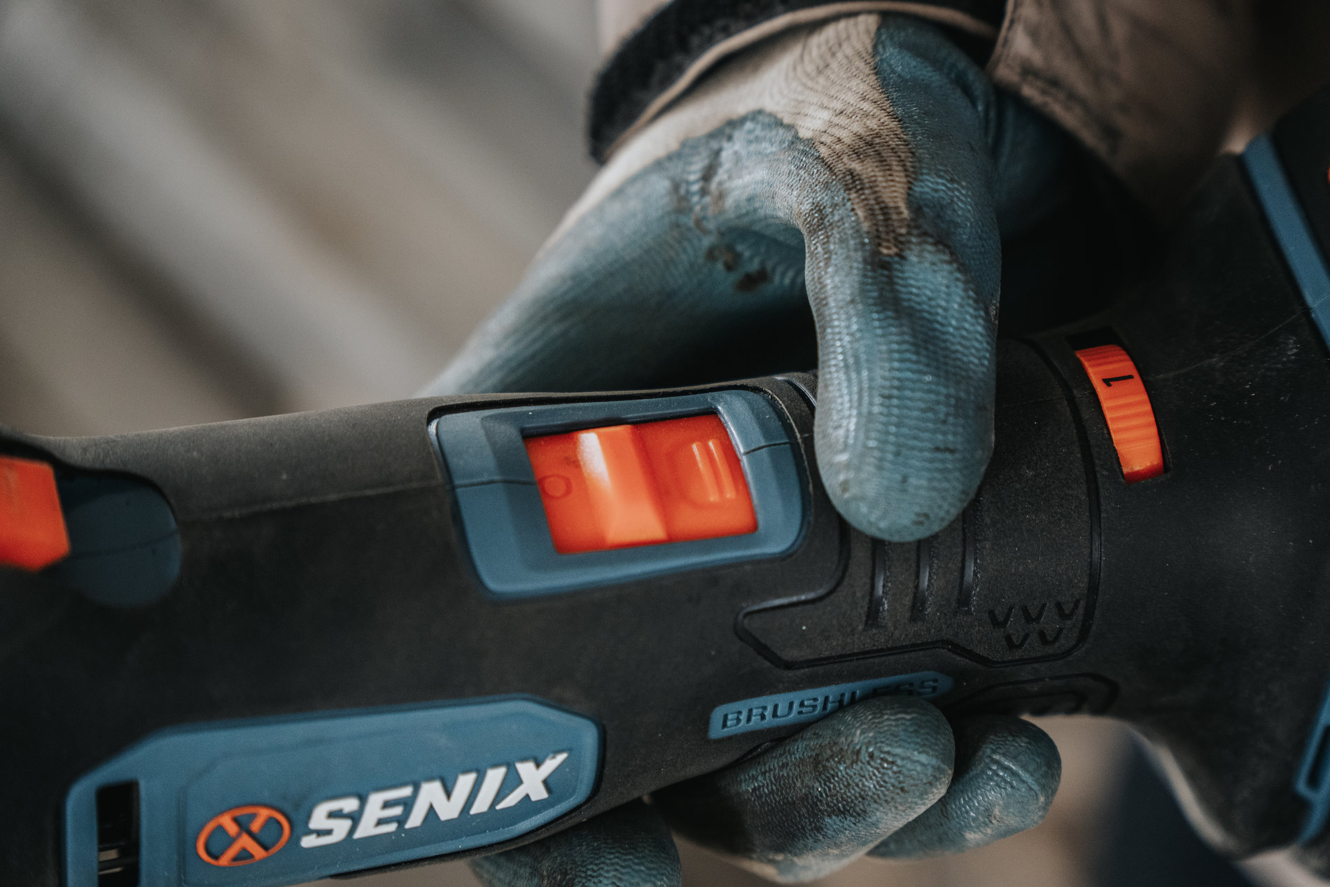 Реноватор (многофункциональный инструмент), с 1 АКБ, 1 ЗУ X2 20В