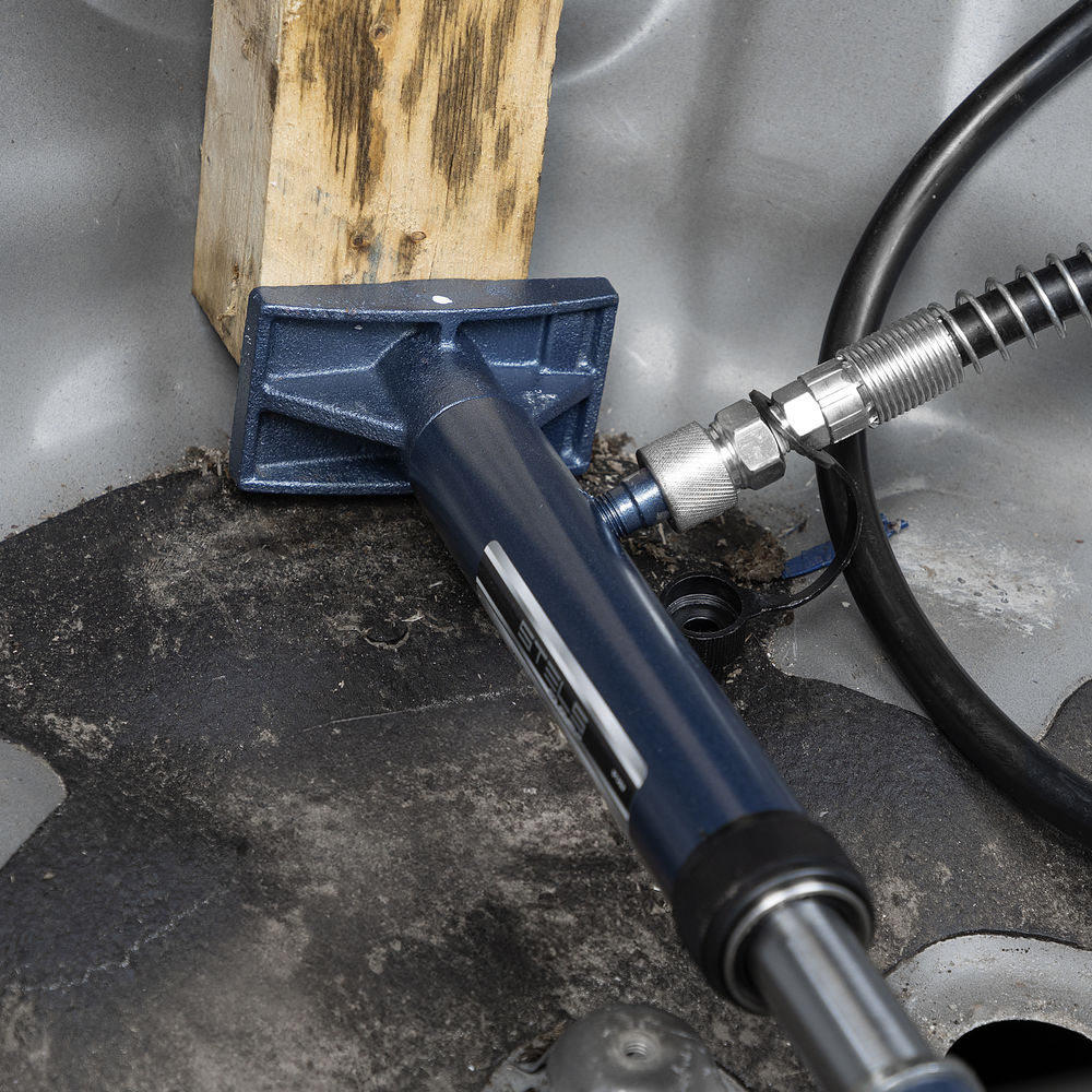 Растяжка гидравлическая, 4 т, набор из 17 предметов, 7 сменных насадок, в металлическом кейсе Stels (51352)