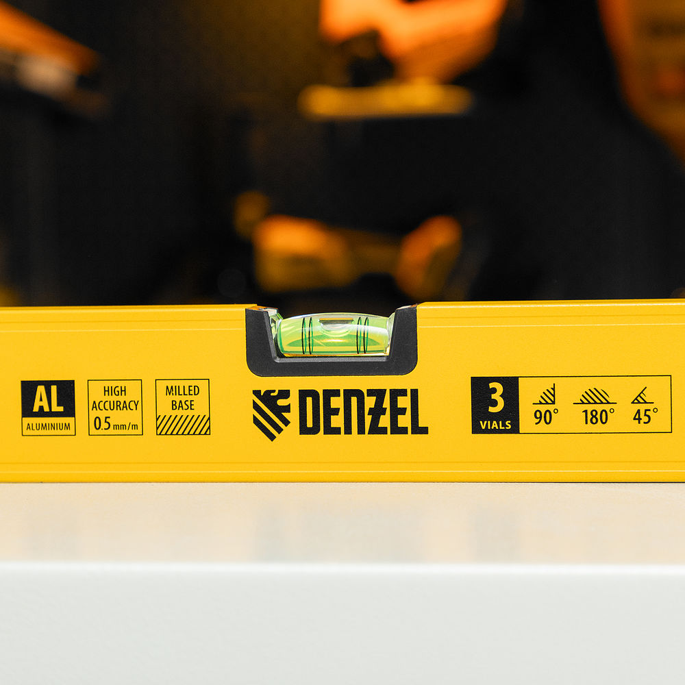 Уровень алюминиевый, магнит, фрезерованный, 3 глазка (1 зеркал.) 0,5 мм/м, 1200 мм Denzel (33694)