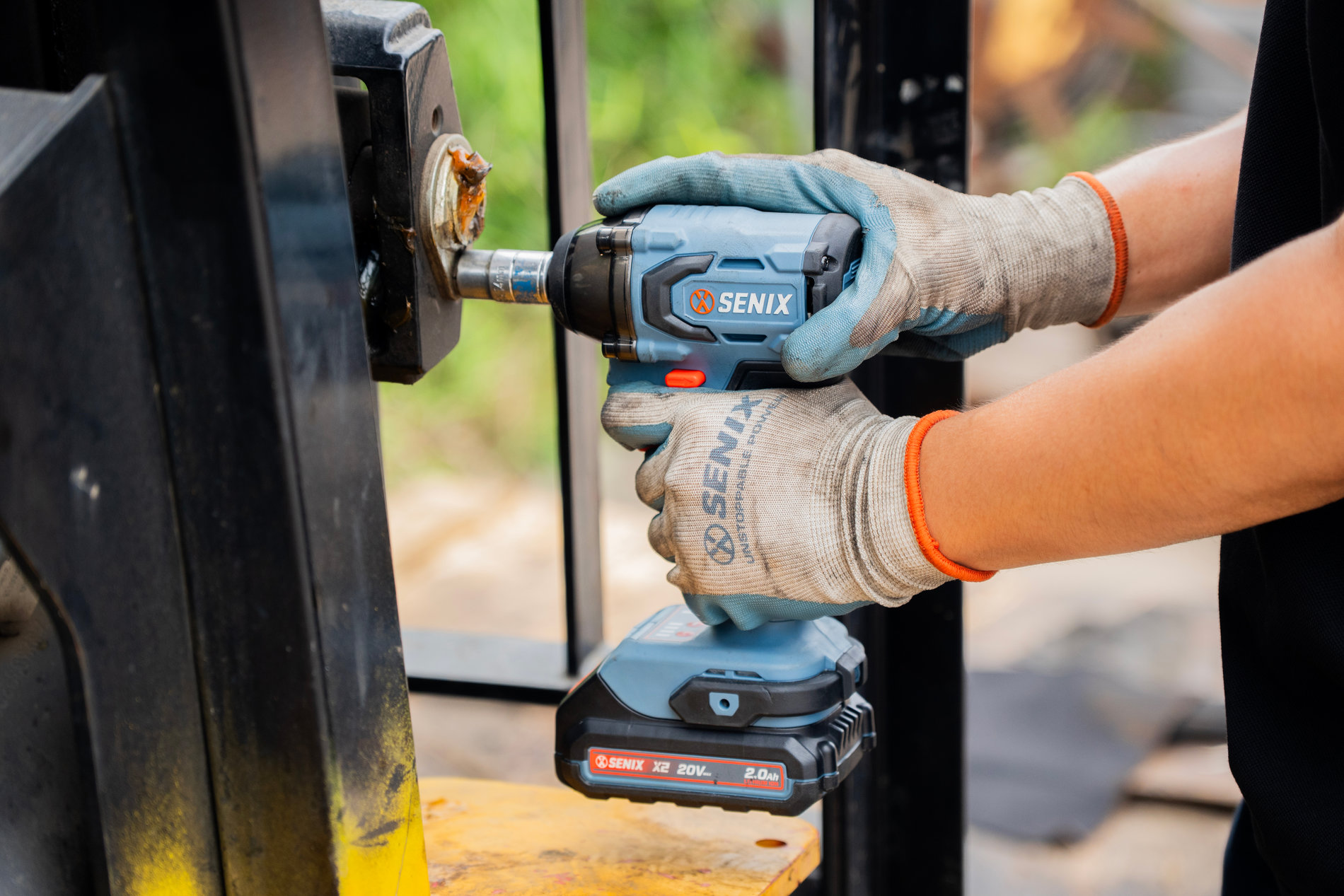 Импульсный гайковерт 1/2, 330 Нм, без АКБ и ЗУ X2 20В