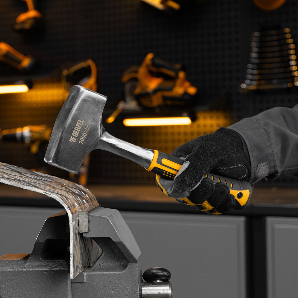 Кувалда 2 кг, цельнометаллическая, двухкомпонентная рукоятка Denzel