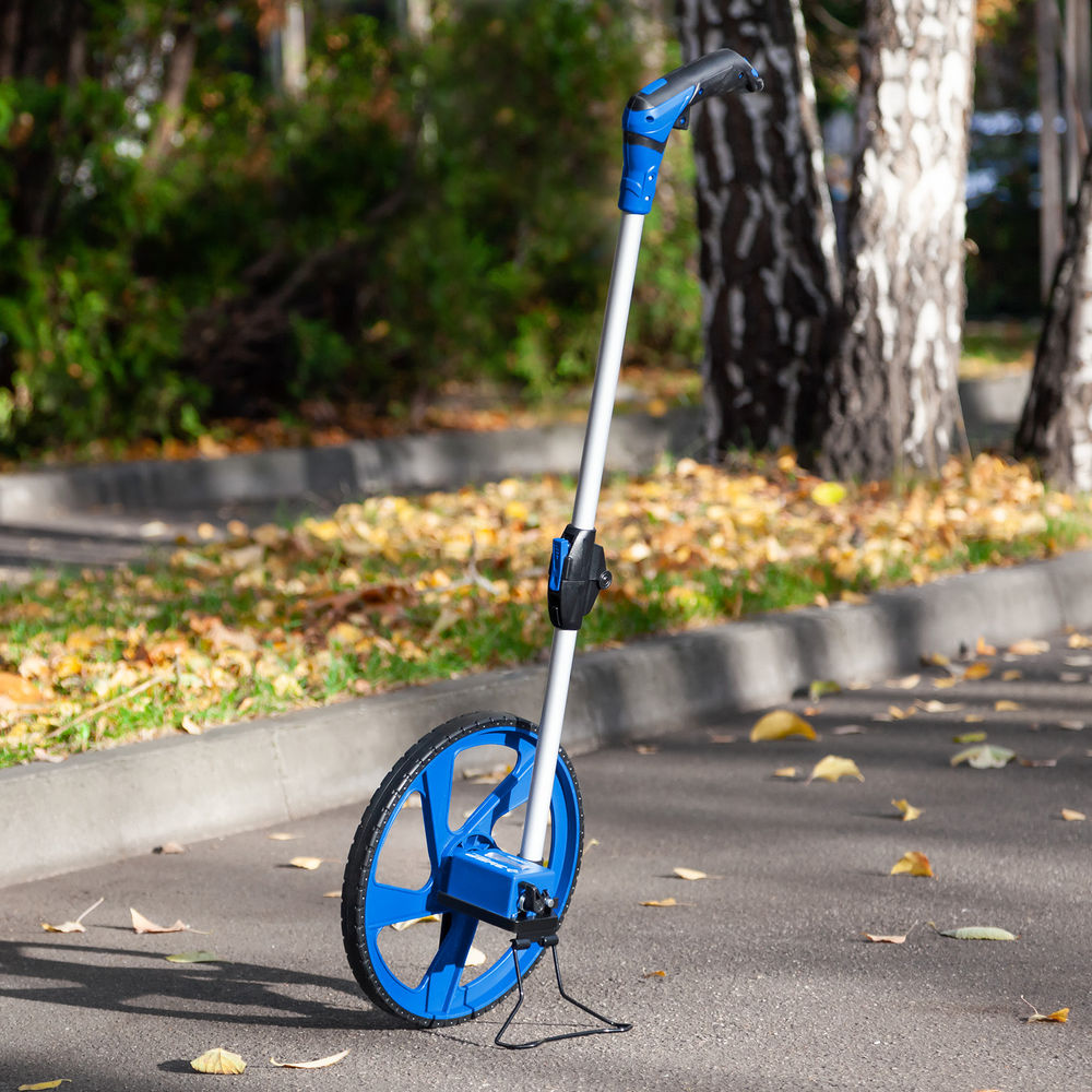 Измерительное колесо курвиметр 0.1-9999 м со складной алюминиевой рукояткой Профессионал ЗУБР 34880