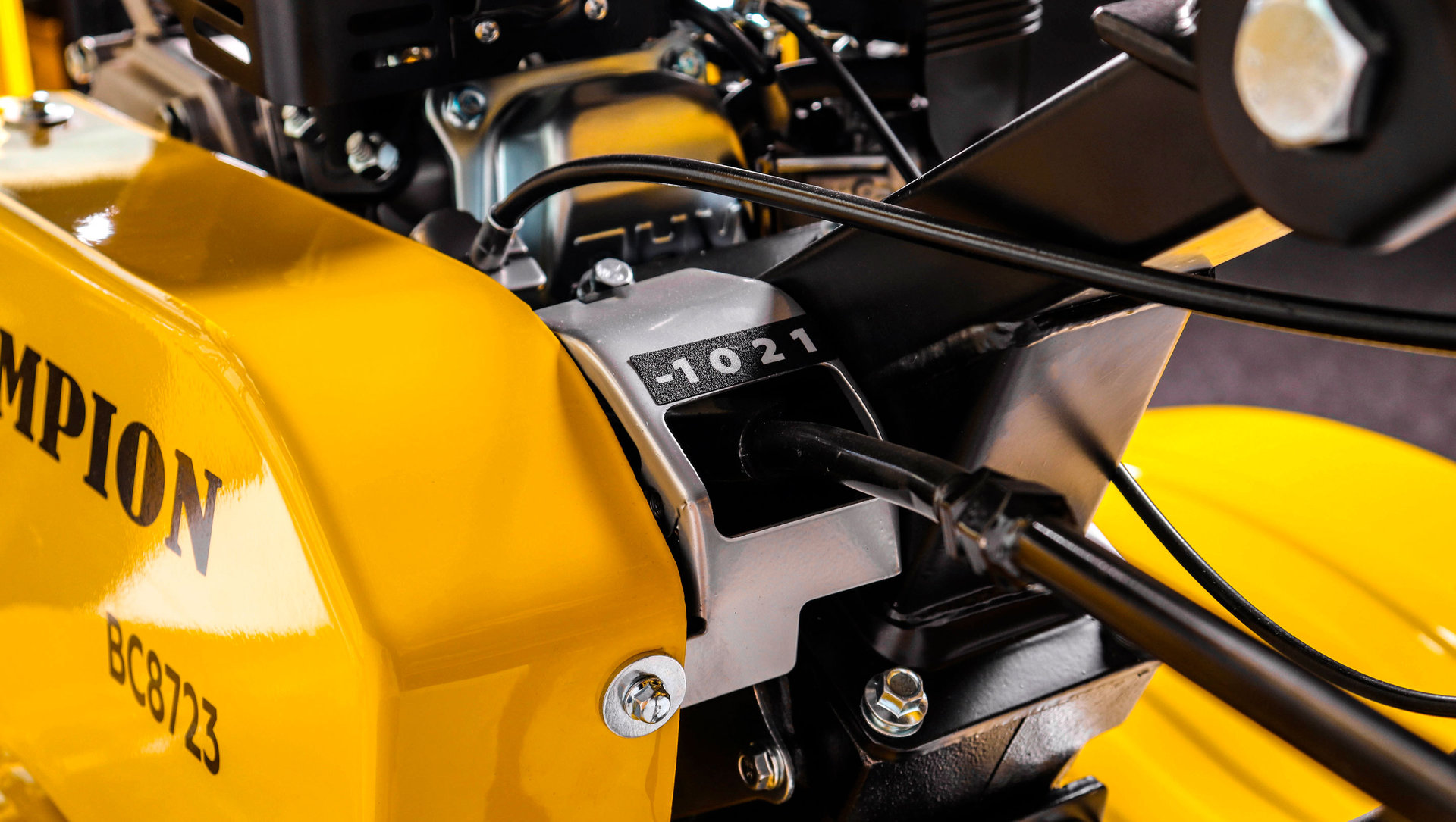 Мотоблок Champion ВC8723 (7лс 2F/1R 80см 30см 3,6л 75кг, колеса 4/8 шкив) (BC8723)