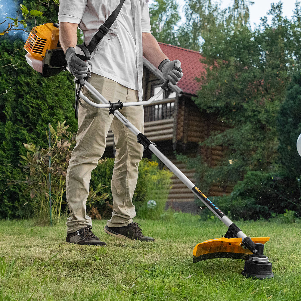 Триммер бензиновый DR-43S, 43 см3, разъемная штанга, состоит из 2 частей Denzel (96274)