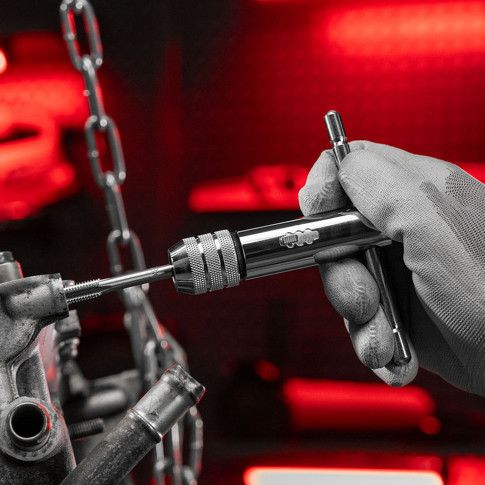 Вороток для метчиков М5-М12, хромированный, с трещоткой Matrix